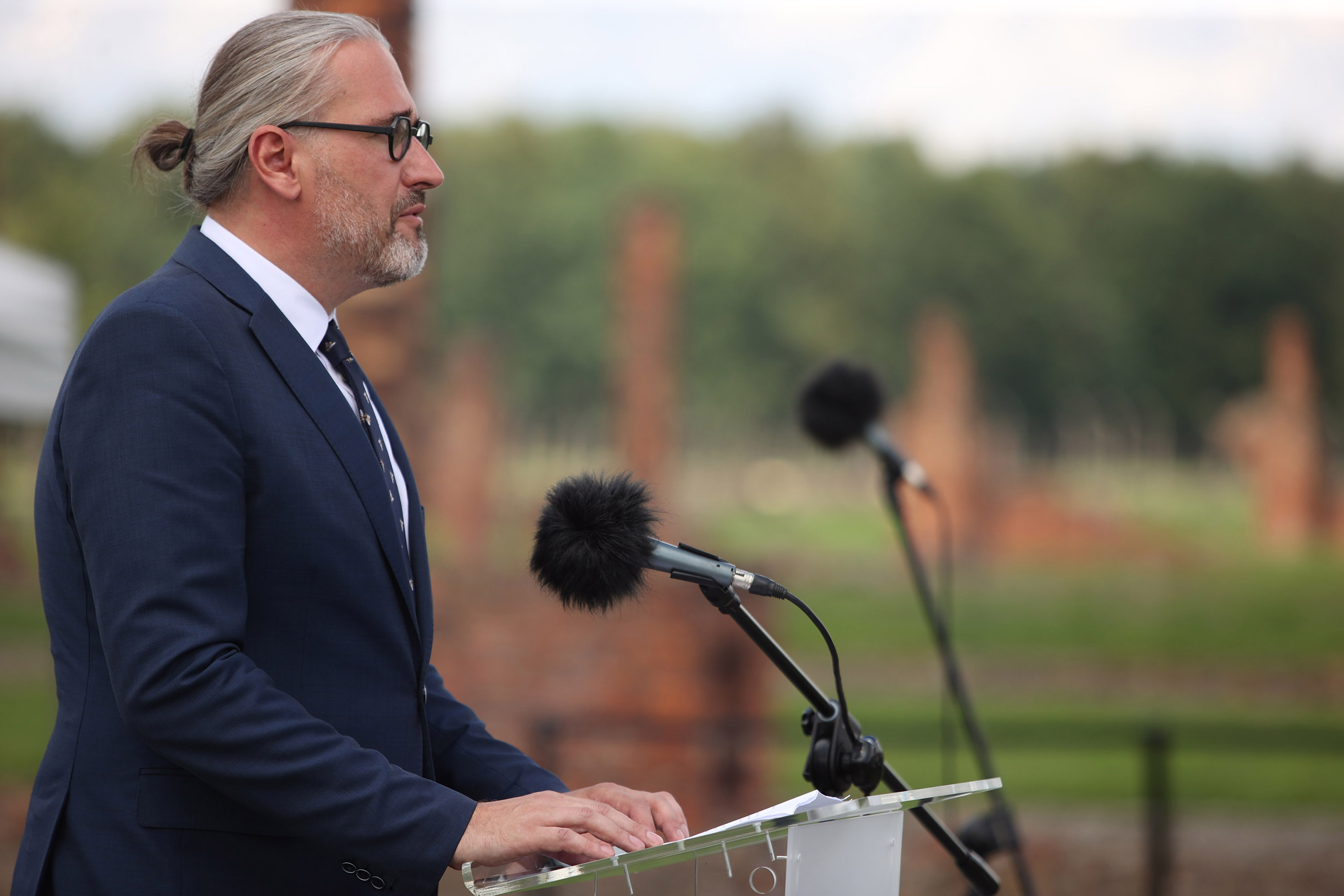 Martin Hojsik Europejski Dzień Pamięci o Zagładzie Romów i Sinti – 81 rocznica likwidacji tzw. „Zigeunerlager” w KL Auschwitz-Birkenau Martin Hojsik Europejski Dzień Pamięci o Zagładzie Romów i Sinti – 81 rocznica likwidacji tzw. „Zigeunerlager” w KL Auschwitz-Birkenau