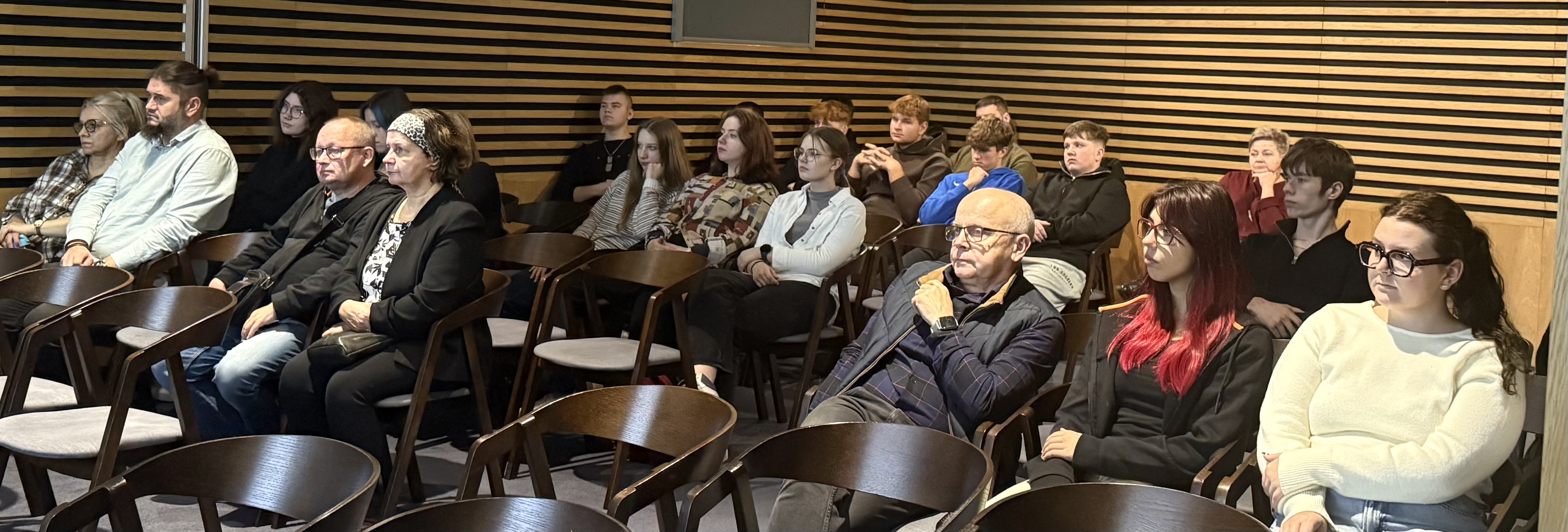 Pokazanie uczestników projektu podczas spotkania edukacyjnego