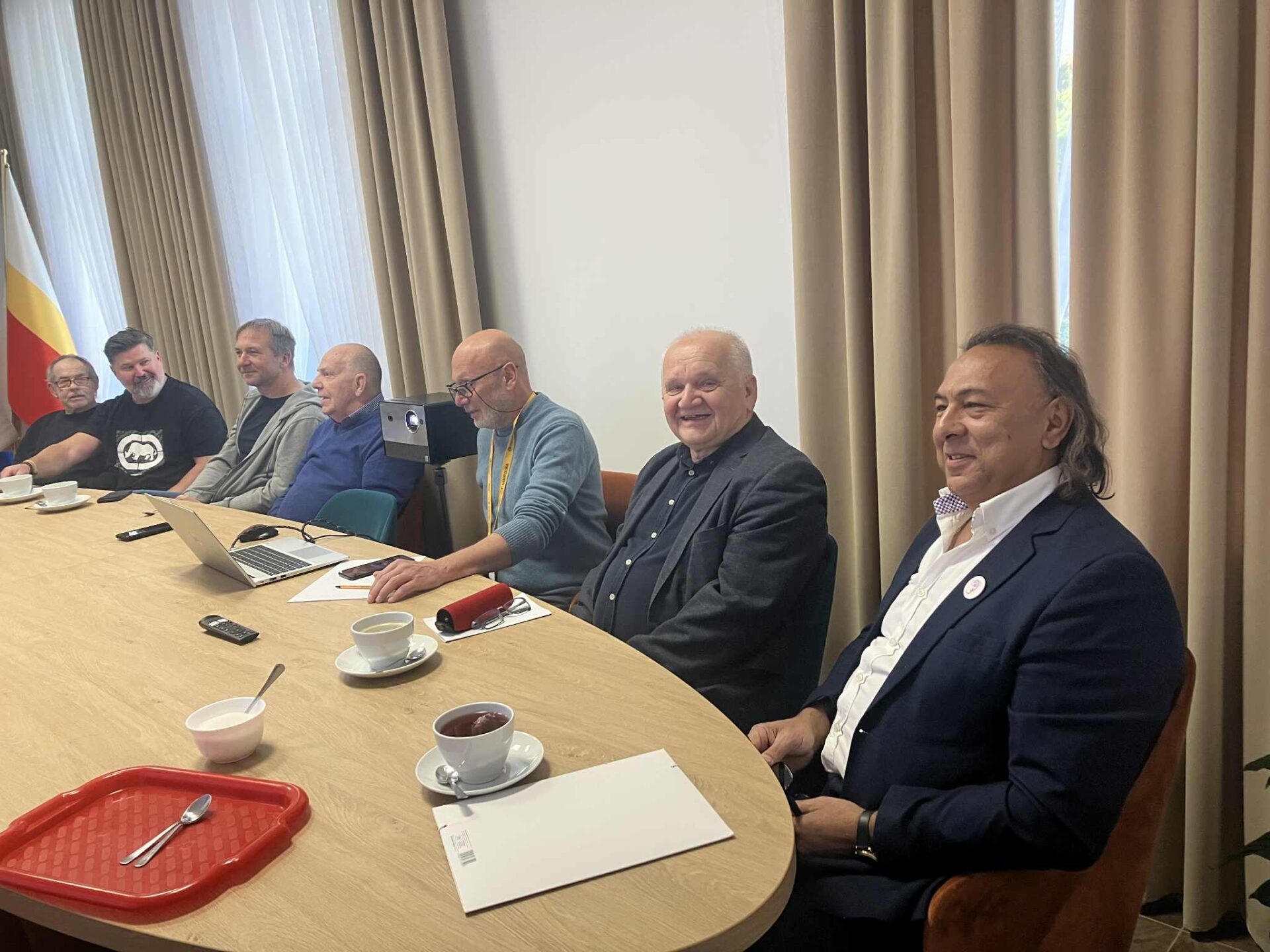 Obardy jury Międzynarodowego Konkursu na Plakat pod tytułem „Rom, Obywatel, Europejczyk” - Przez Pamięć Do Teraźniejszości. 1